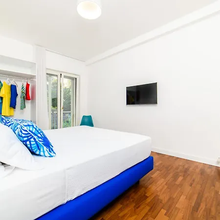 Apartment Ops Right In The Centre Of *